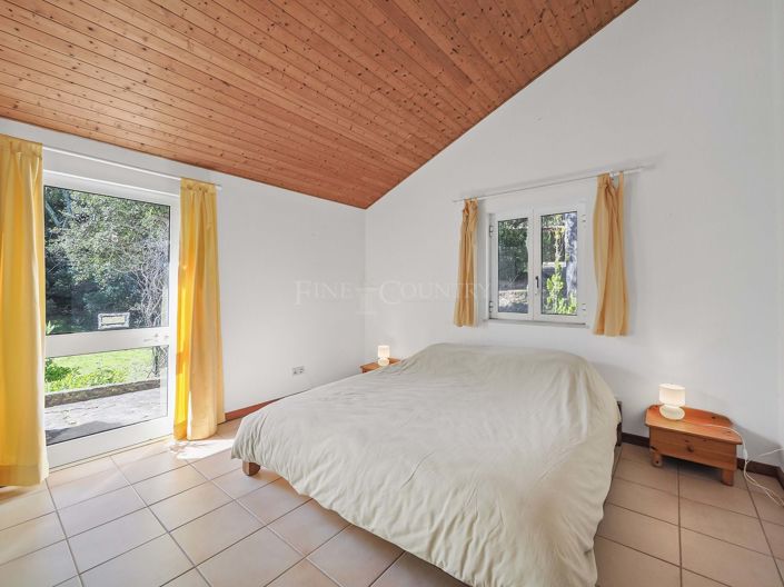 Image No.22-5 Bed Property for sale