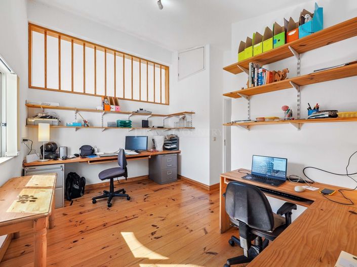 Image No.25-5 Bed Property for sale