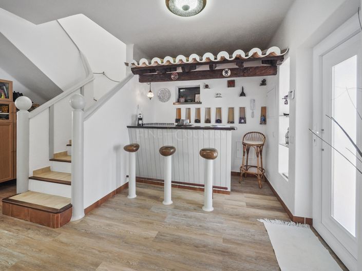 Image No.10-3 Bed Property for sale