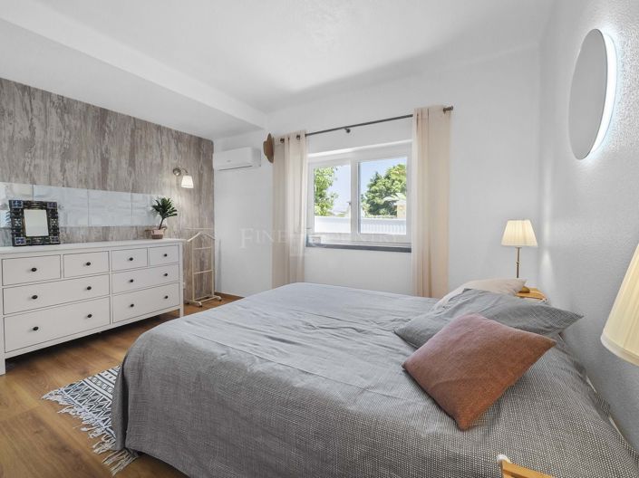 Image No.25-3 Bed Property for sale