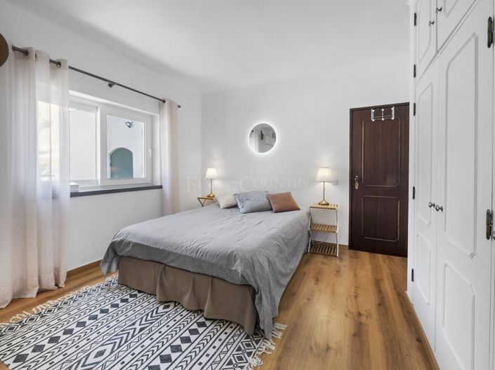 Image No.27-3 Bed Property for sale