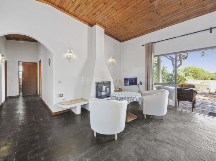 Image No.10-3 Bed Property for sale