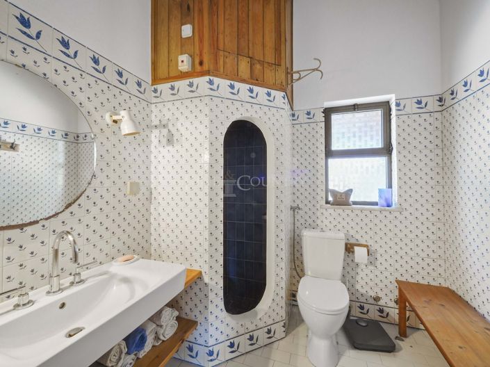 Image No.18-3 Bed Property for sale