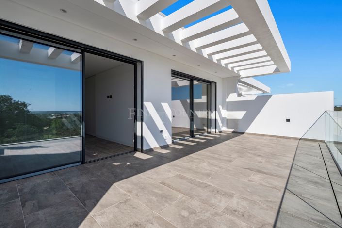 Image No.34-4 Bed Semi-Detached for sale