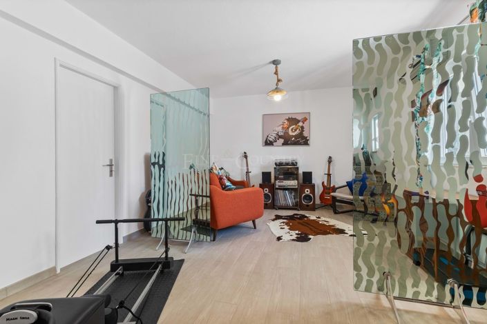 Image No.34-5 Bed Villa for sale