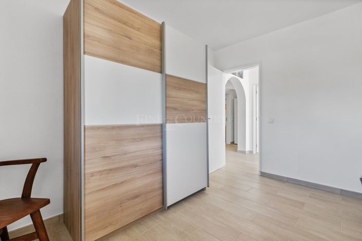 Image No.40-5 Bed Villa for sale