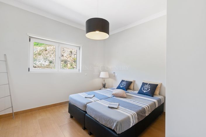 Image No.18-4 Bed Property for sale