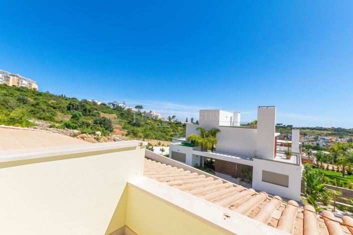 Image No.27-4 Bed Property for sale