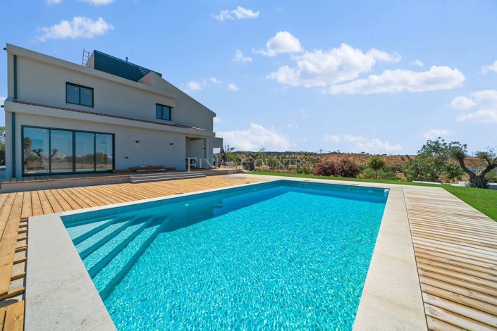 Image No.31-6 Bed Property for sale