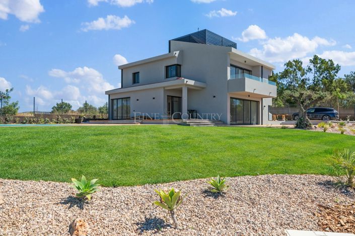 Image No.32-6 Bed Property for sale