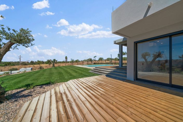 Image No.36-6 Bed Property for sale