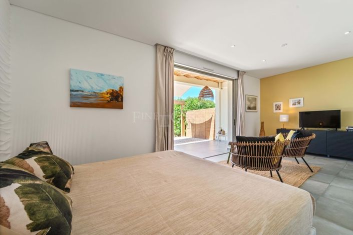 Image No.52-5 Bed Villa for sale