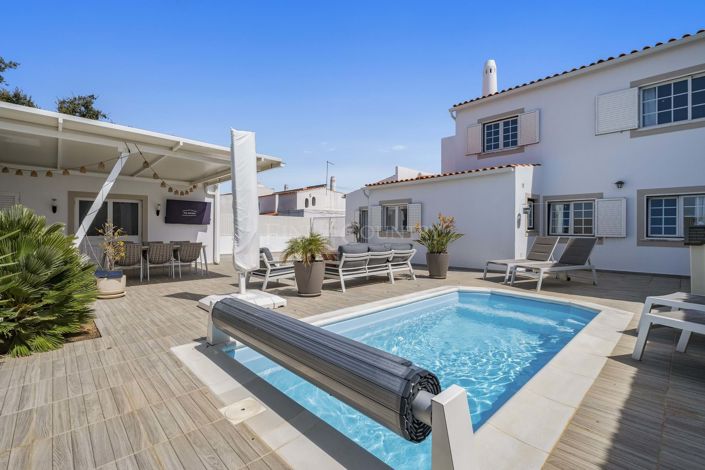 Image No.2-4 Bed Villa for sale