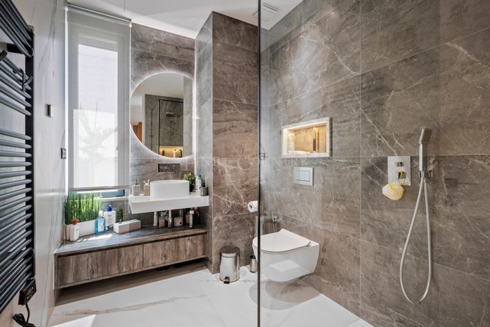 Image No.20-4 Bed Property for sale