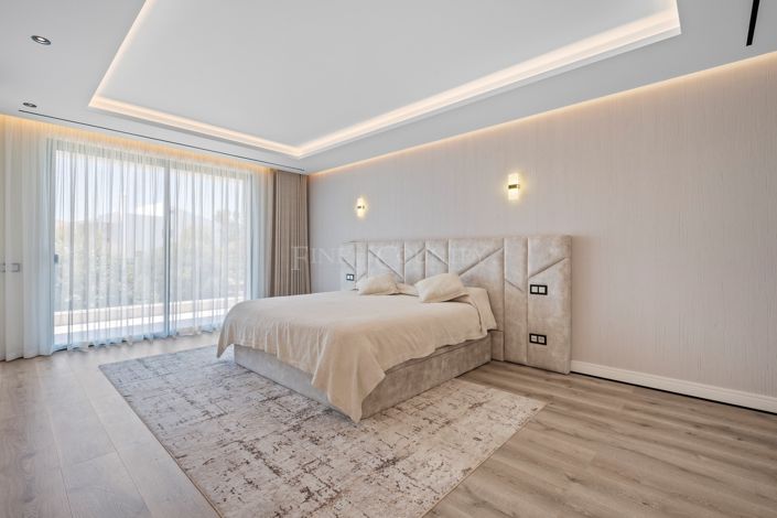 Image No.27-4 Bed Property for sale