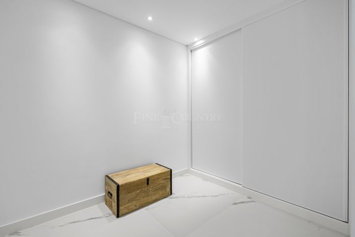 Image No.19-3 Bed Property for sale