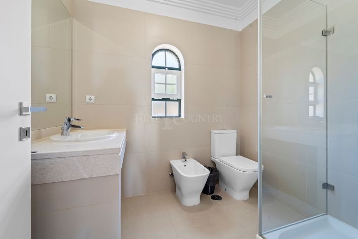 Image No.14-2 Bed Townhouse for sale