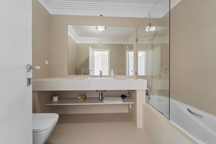 Image No.9-2 Bed Townhouse for sale