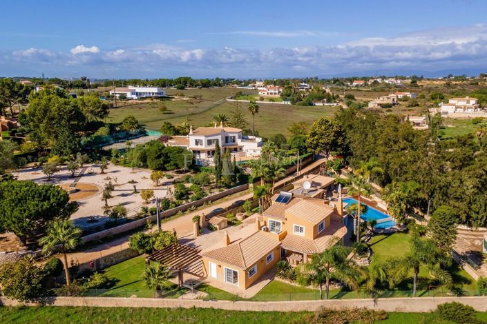 Image No.12-4 Bed Property for sale