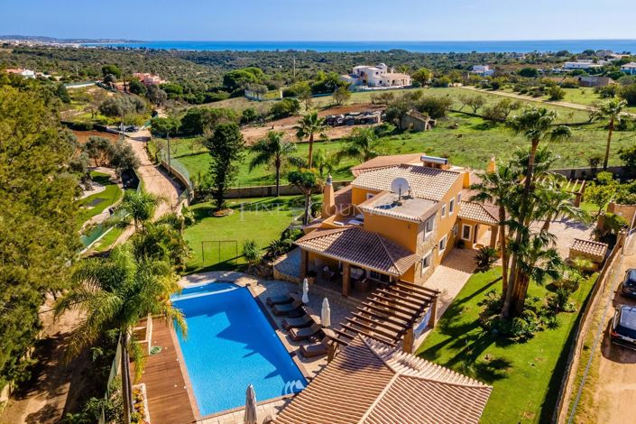 Image No.17-4 Bed Property for sale