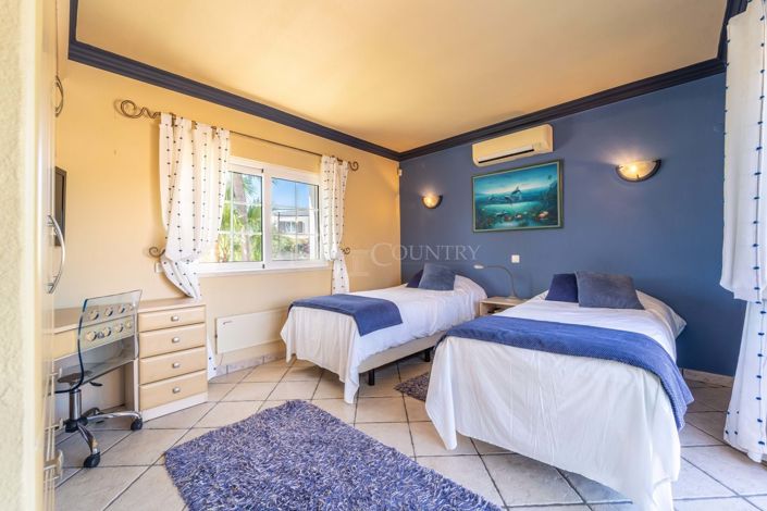 Image No.18-4 Bed Property for sale