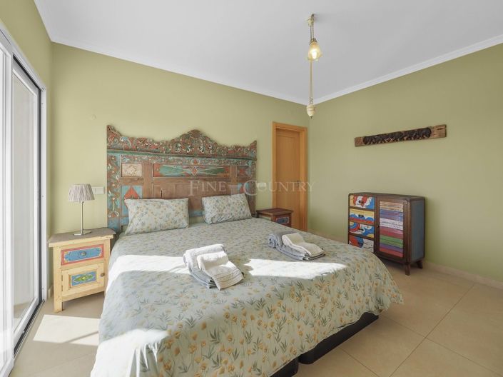 Image No.20-4 Bed Property for sale