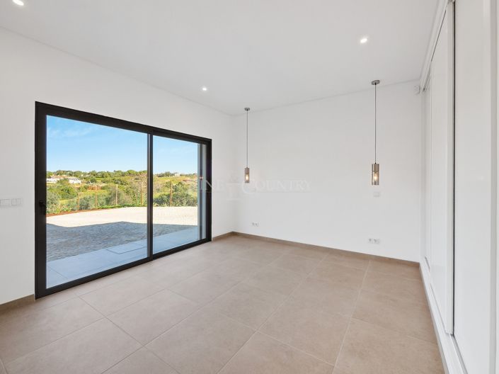 Image No.27-4 Bed Property for sale