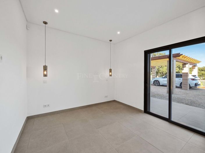 Image No.29-4 Bed Property for sale