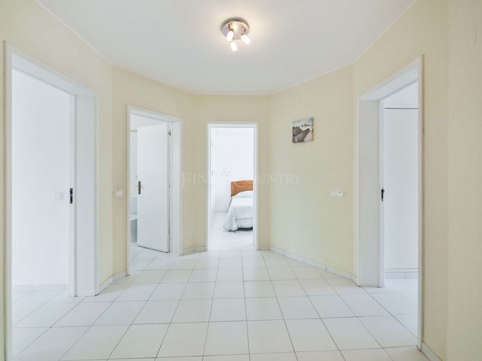 Image No.10-4 Bed Property for sale