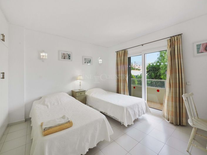 Image No.11-4 Bed Property for sale