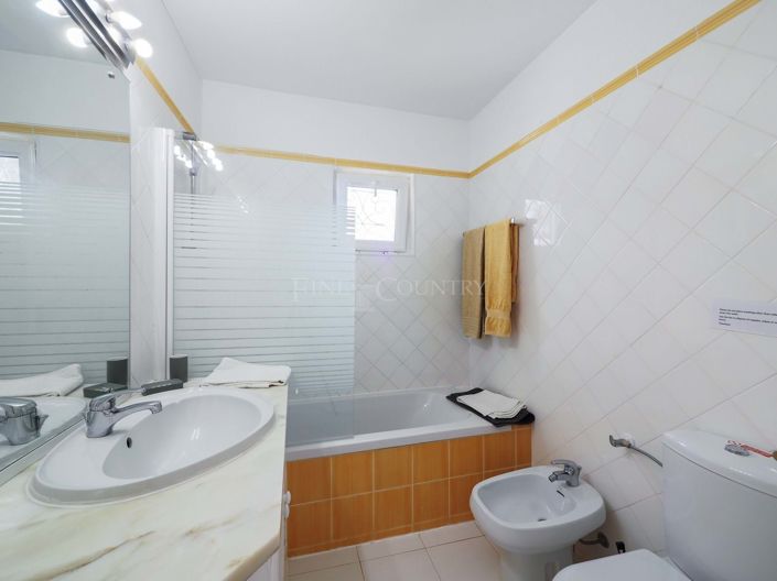 Image No.13-4 Bed Property for sale