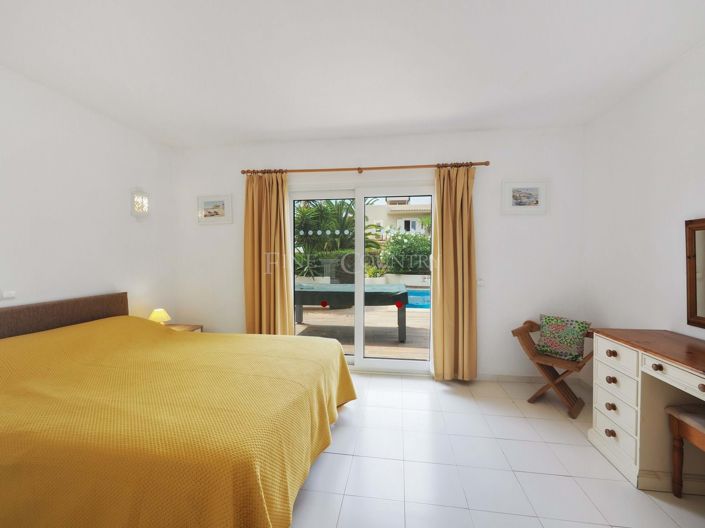 Image No.16-4 Bed Property for sale