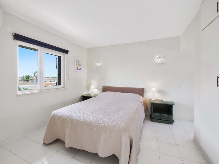 Image No.19-4 Bed Property for sale