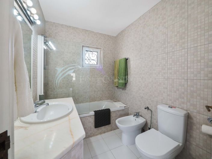 Image No.20-4 Bed Property for sale