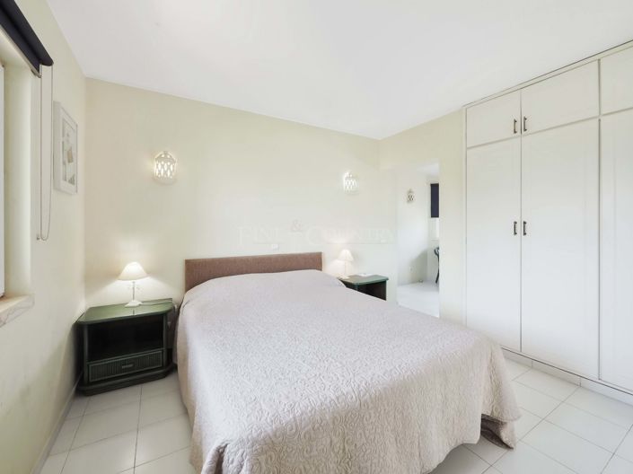 Image No.22-4 Bed Property for sale