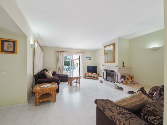 Image No.4-4 Bed Property for sale