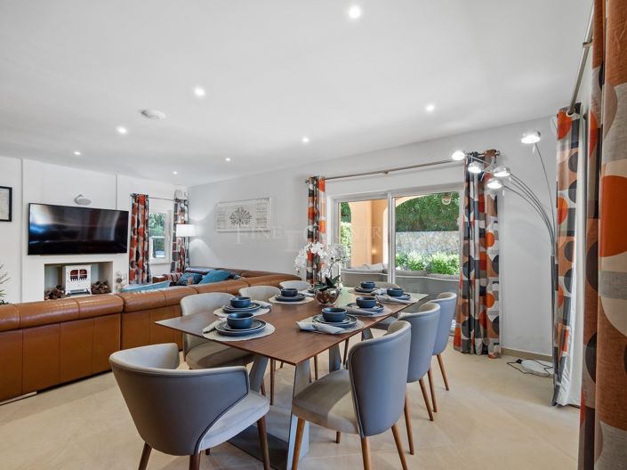 Image No.10-4 Bed Property for sale