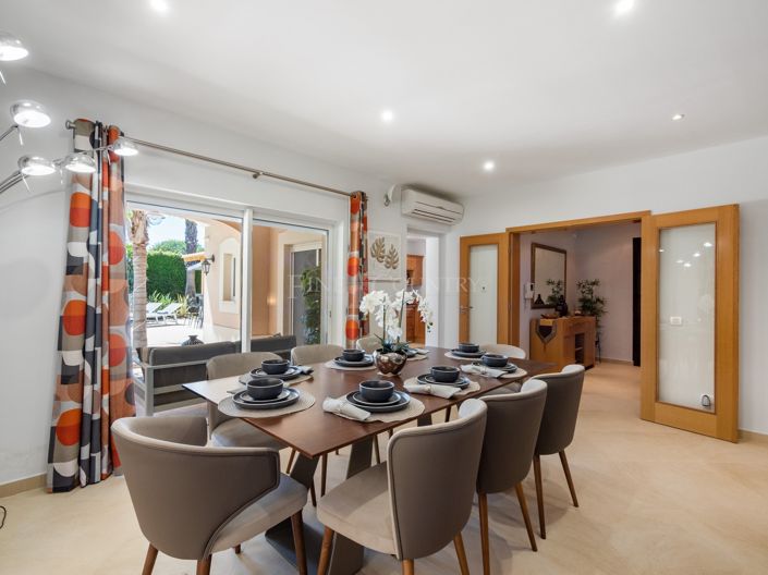 Image No.12-4 Bed Property for sale