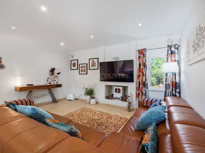 Image No.16-4 Bed Property for sale