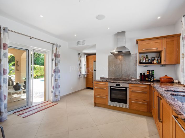 Image No.19-4 Bed Property for sale