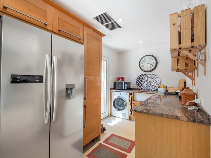 Image No.20-4 Bed Property for sale