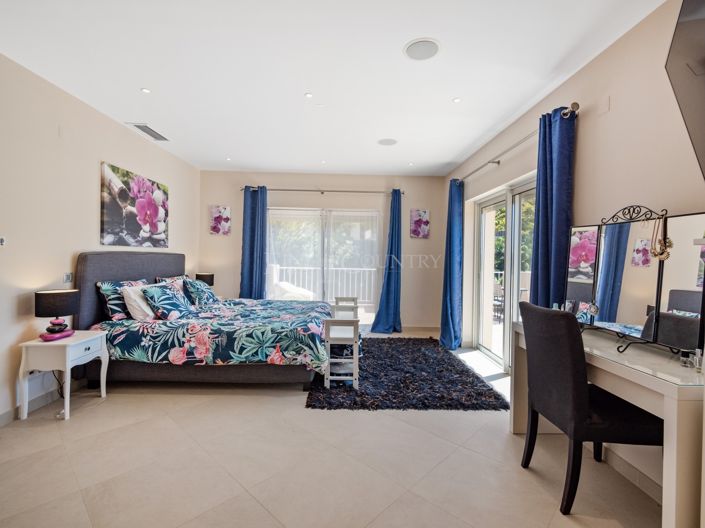 Image No.22-4 Bed Property for sale