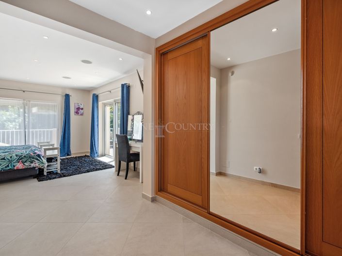 Image No.23-4 Bed Property for sale