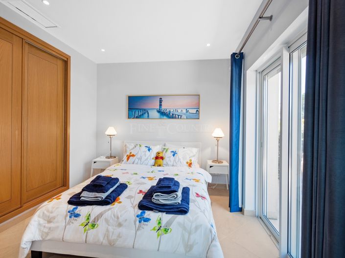 Image No.28-4 Bed Property for sale