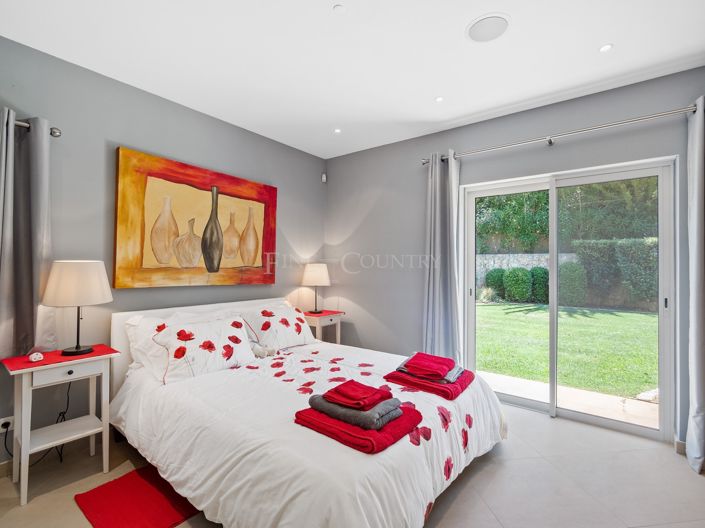 Image No.33-4 Bed Property for sale