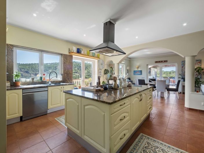 Image No.11-4 Bed Property for sale