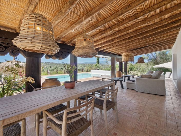 Image No.1-4 Bed Property for sale