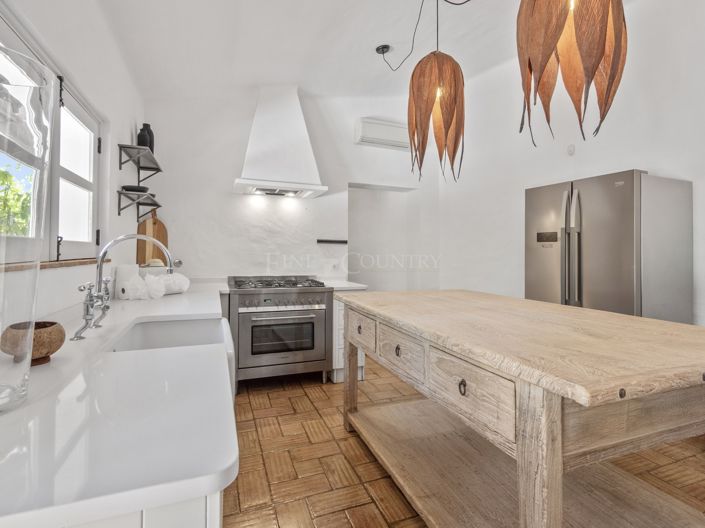 Image No.13-4 Bed Property for sale