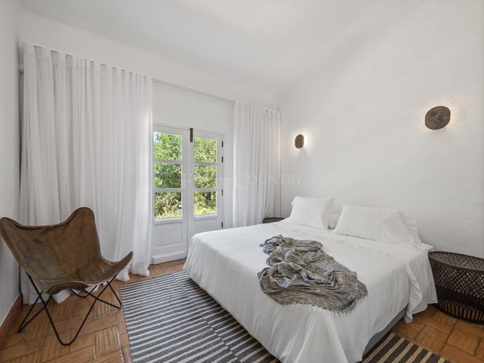 Image No.19-4 Bed Property for sale