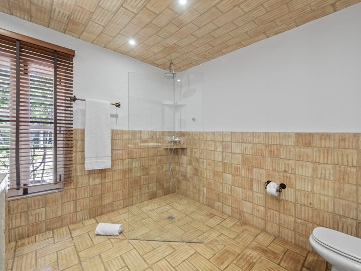 Image No.22-4 Bed Property for sale